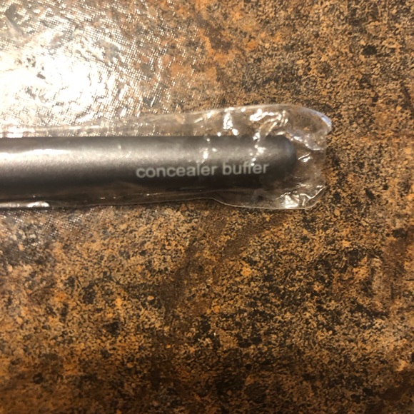 NEW! Vasanti Concealer Buffer Brush - Picture 3 of 3